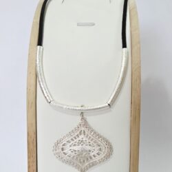 collar de peltre