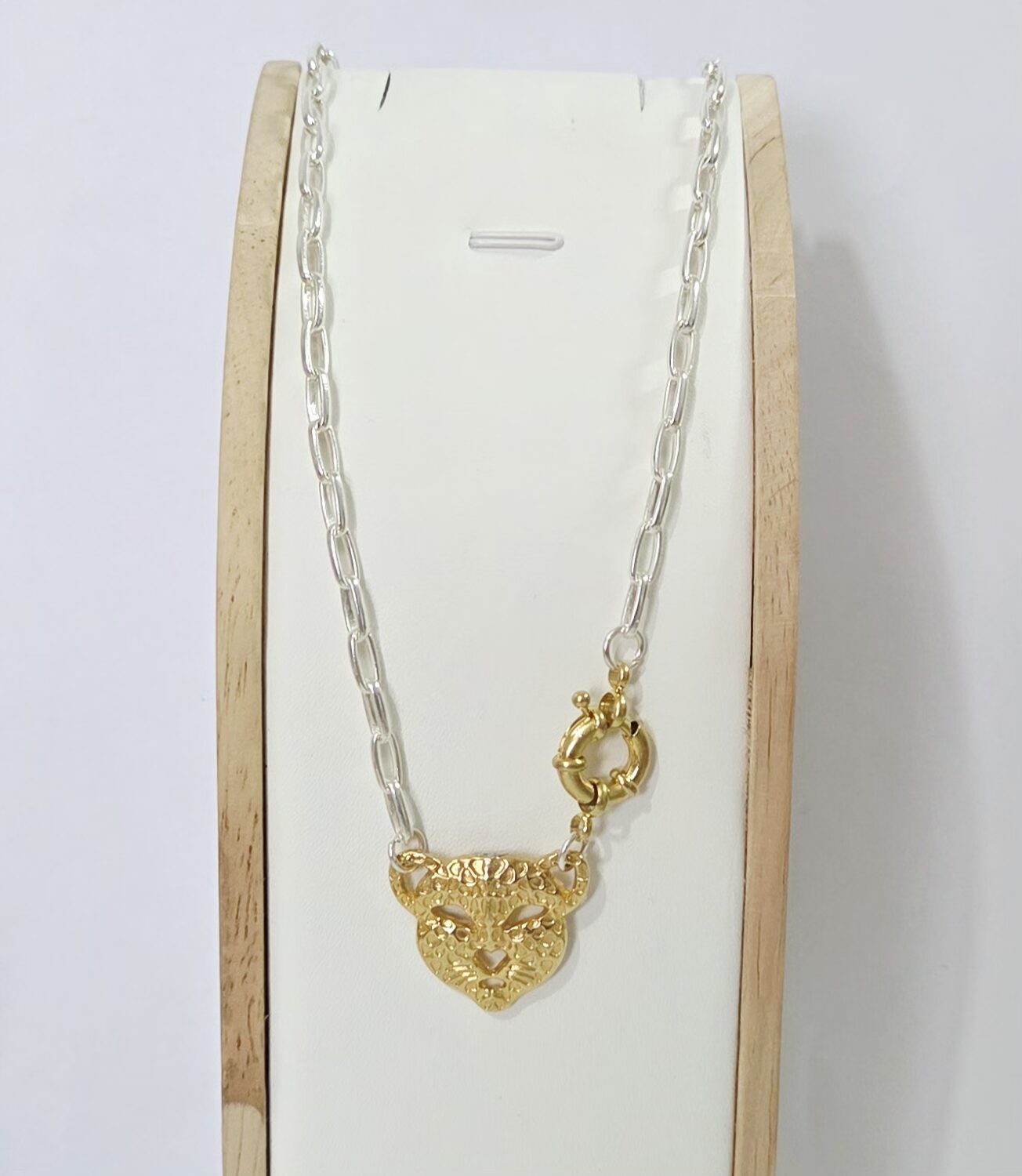 COLLAR DE PELTRE